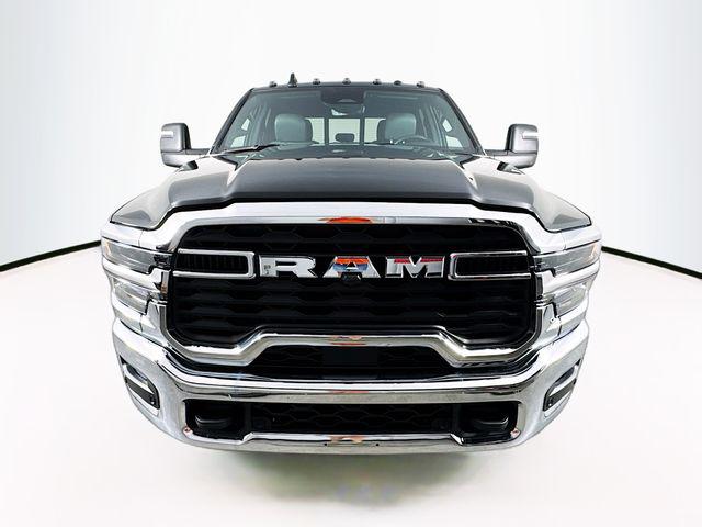 2025 RAM Ram 3500 RAM 3500 TRADESMAN CREW CAB 4X4 8 BOX