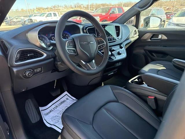 2025 Chrysler Pacifica PACIFICA SELECT AWD