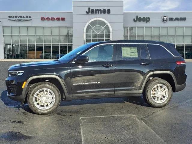 2025 Jeep Grand Cherokee GRAND CHEROKEE LAREDO X 4X4