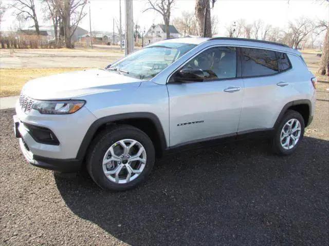 2025 Jeep Compass COMPASS LATITUDE 4X4