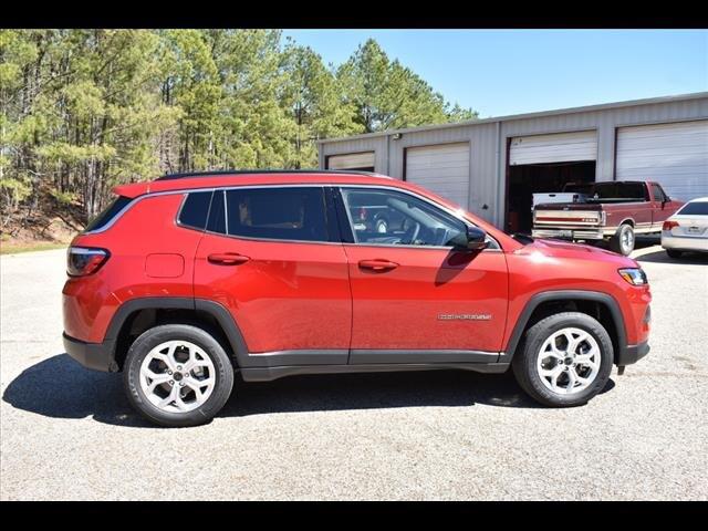 2025 Jeep Compass COMPASS LATITUDE 4X4