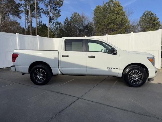 2022 Nissan TITAN Crew Cab SV 4x2