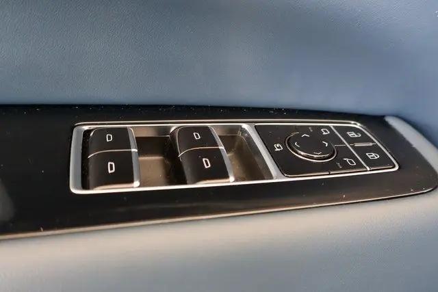 2025 Cadillac Escalade Luxury 2