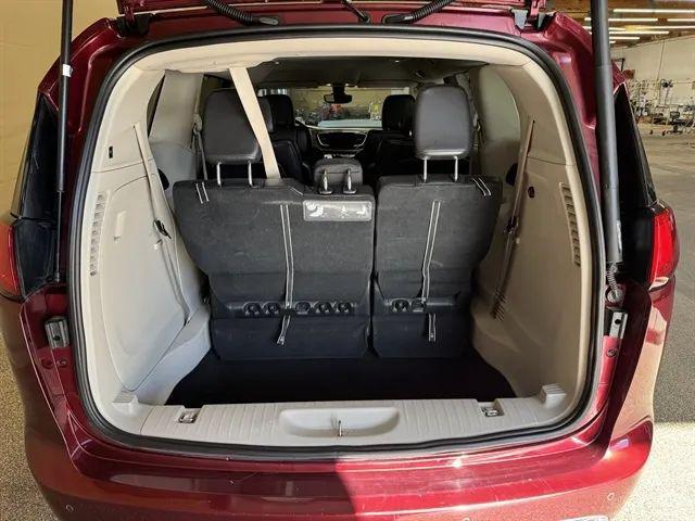2017 Chrysler Pacifica Touring-L