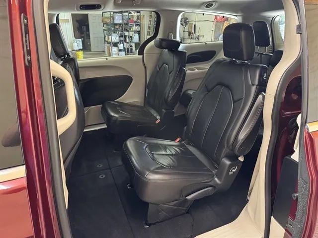 2017 Chrysler Pacifica Touring-L