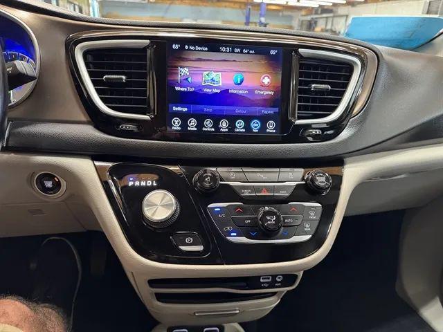 2017 Chrysler Pacifica Touring-L