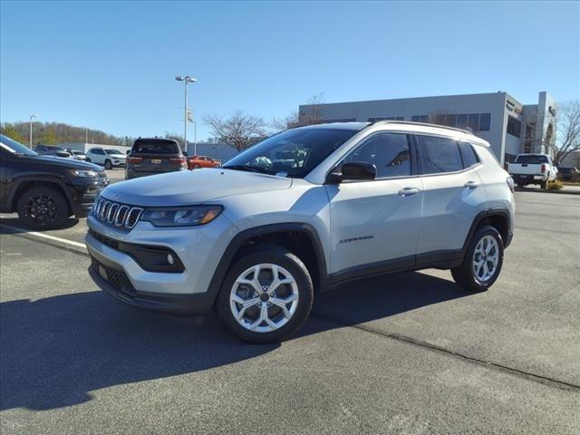 2025 Jeep Compass COMPASS LATITUDE 4X4