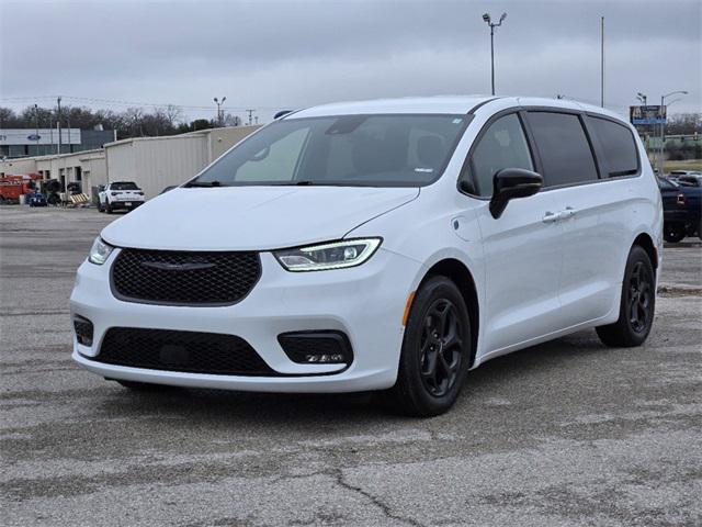 2024 Chrysler Pacifica Hybrid S Appearance Pkg