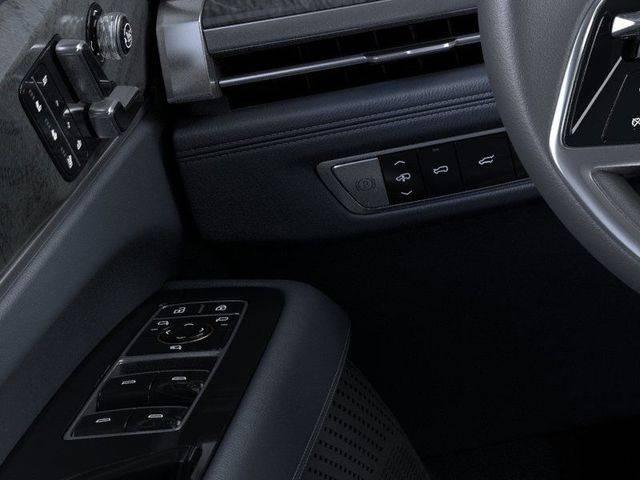 2025 Cadillac Escalade Luxury 2