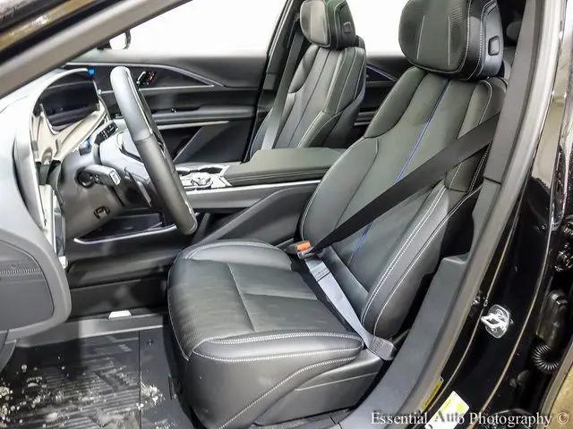 2025 Cadillac iQ Luxury w/1SD