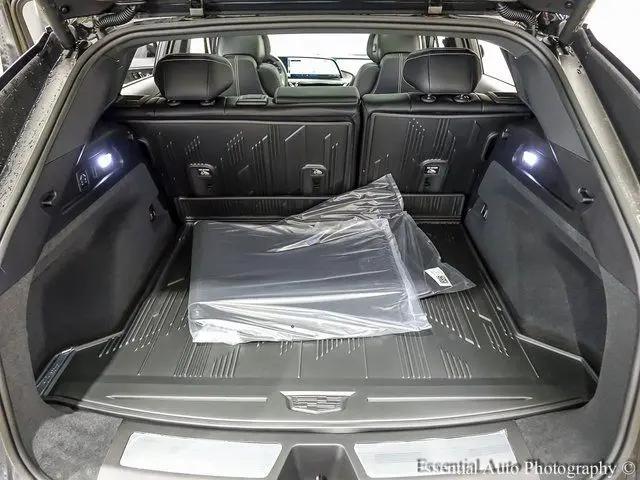 2025 Cadillac iQ Luxury w/1SD