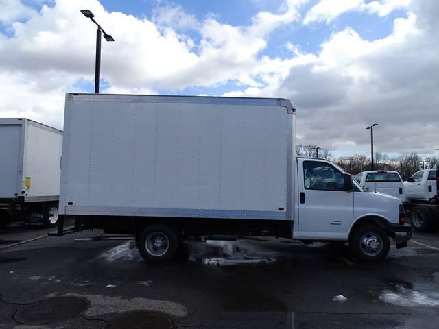 2024 Chevrolet Express Cutaway 4500 Van