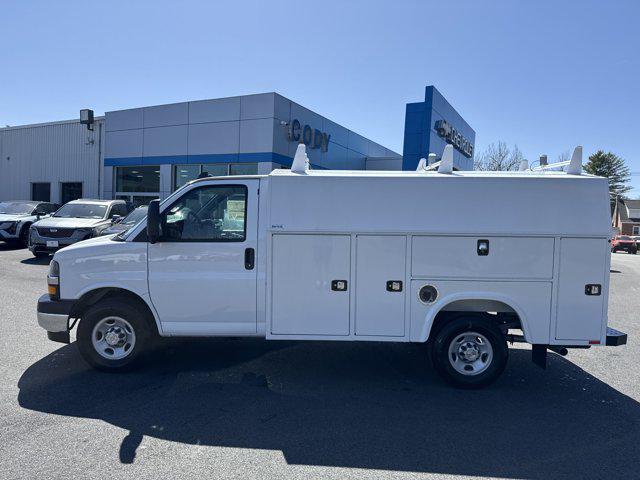 2024 Chevrolet Express Cutaway Work Van