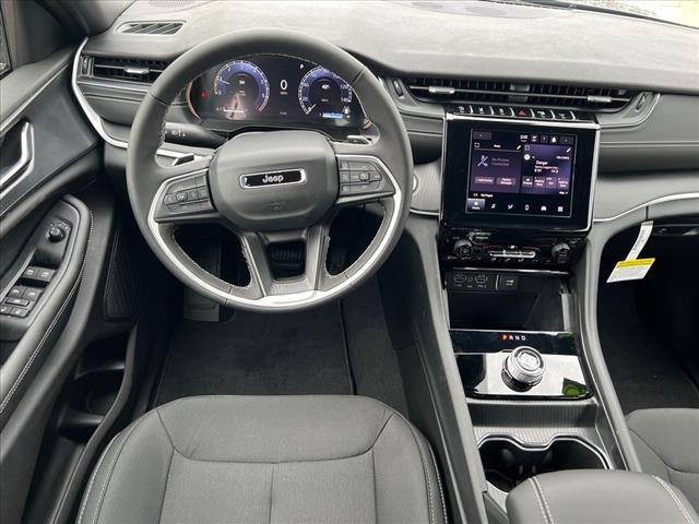 2025 Jeep Grand Cherokee GRAND CHEROKEE LAREDO 4X4