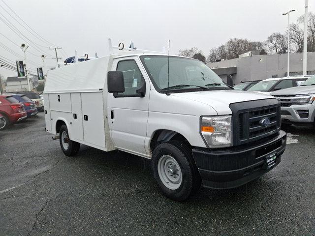 2025 Ford E-350 Cutaway Base