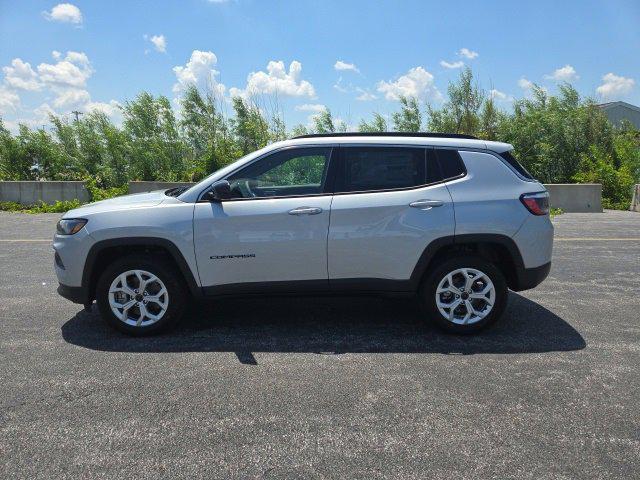2025 Jeep Compass COMPASS LATITUDE 4X4