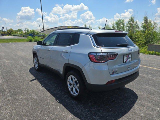 2025 Jeep Compass COMPASS LATITUDE 4X4