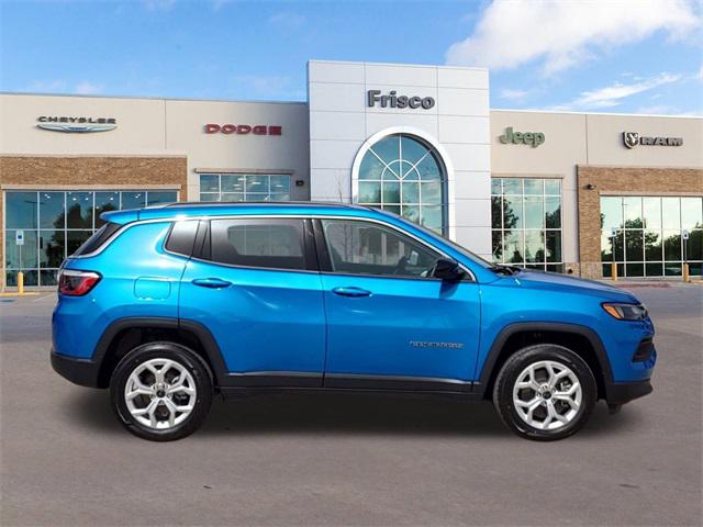 2025 Jeep Compass COMPASS LATITUDE 4X4