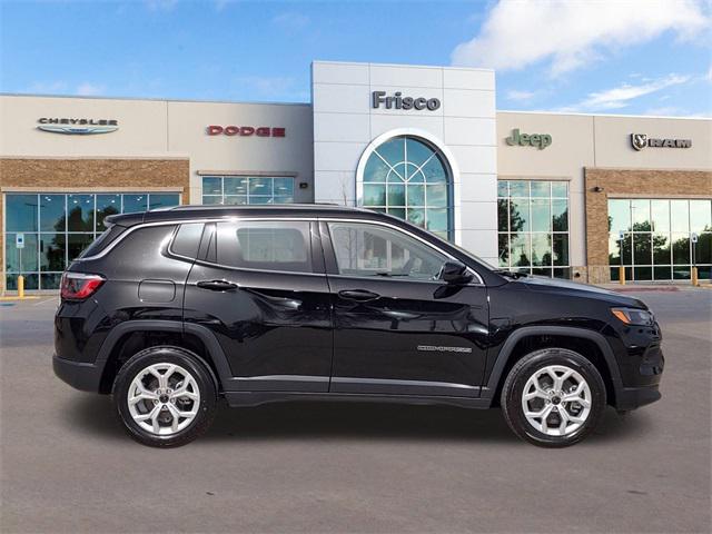 2025 Jeep Compass COMPASS LATITUDE 4X4