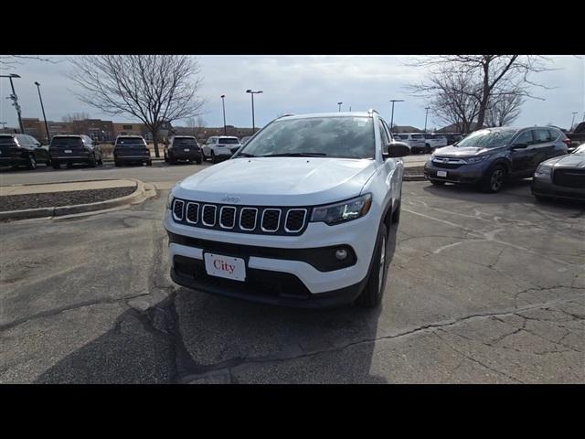 2025 Jeep Compass COMPASS LATITUDE 4X4