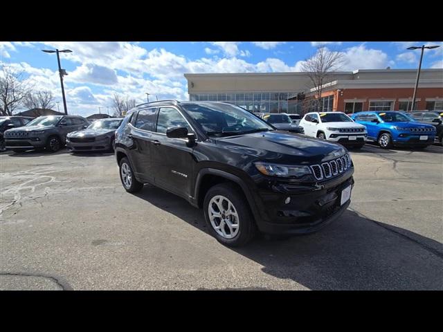 2025 Jeep Compass COMPASS LATITUDE 4X4