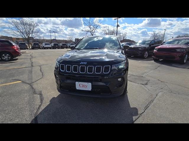 2025 Jeep Compass COMPASS LATITUDE 4X4