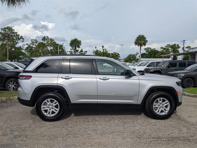2025 Jeep Grand Cherokee GRAND CHEROKEE LAREDO 4X2