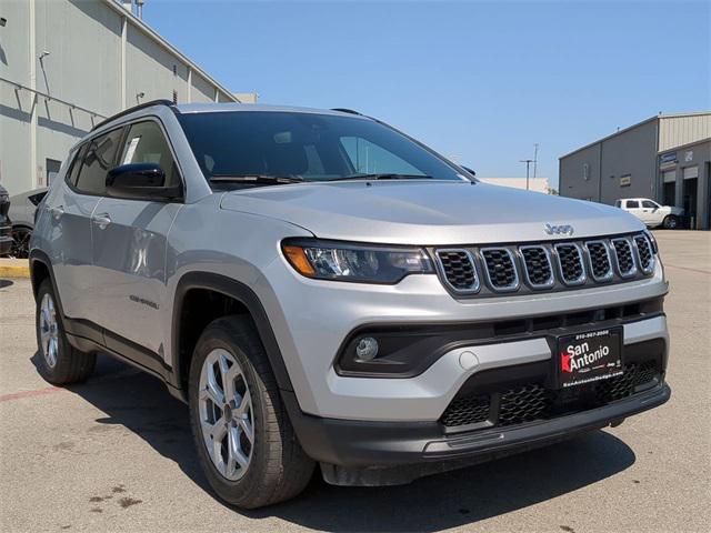 2025 Jeep Compass COMPASS LATITUDE 4X4
