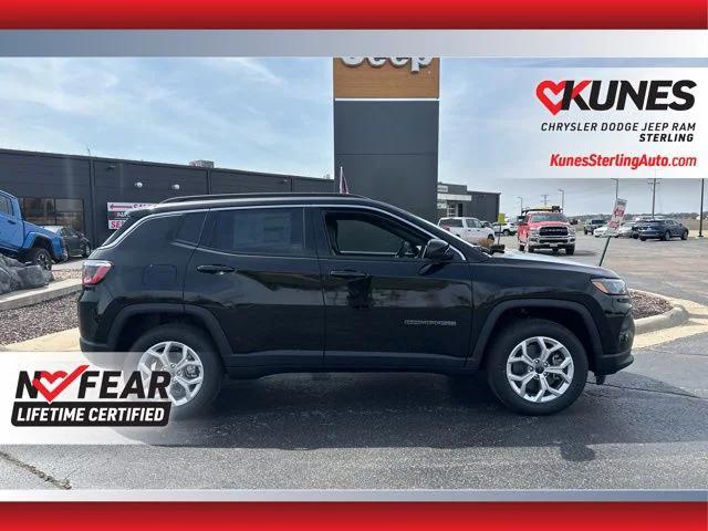 2025 Jeep Compass COMPASS LATITUDE 4X4