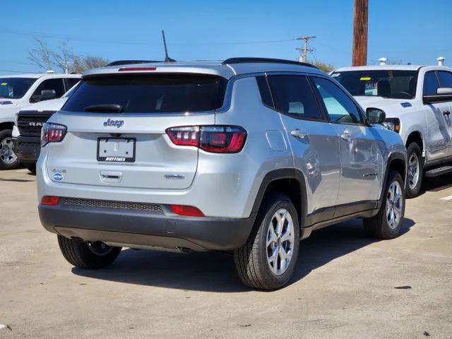 2025 Jeep Compass COMPASS LATITUDE 4X4