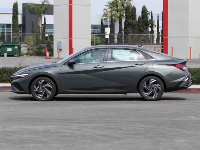 2025 Hyundai Elantra Limited - Photo 6