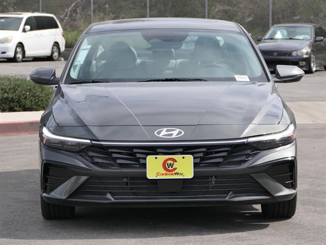 2025 Hyundai Elantra Limited - Photo 8