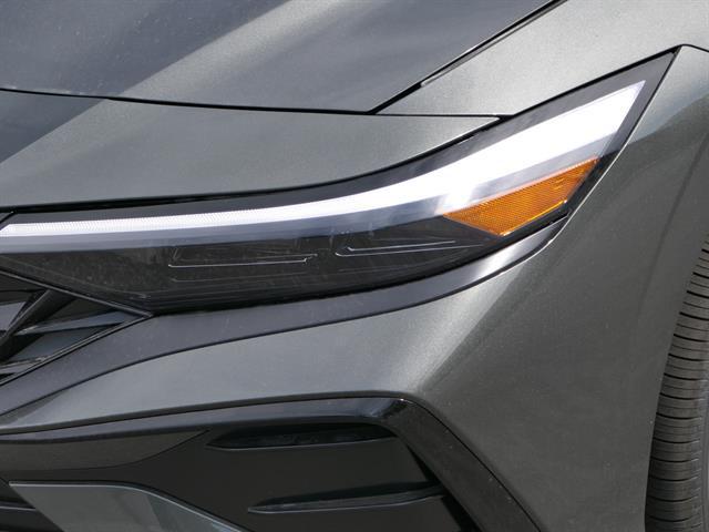 2025 Hyundai Elantra Limited - Photo 9