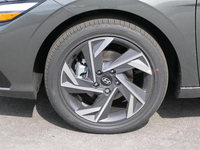 2025 Hyundai Elantra Limited - Photo 10