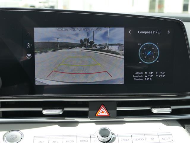 2025 Hyundai Elantra Limited - Photo 19