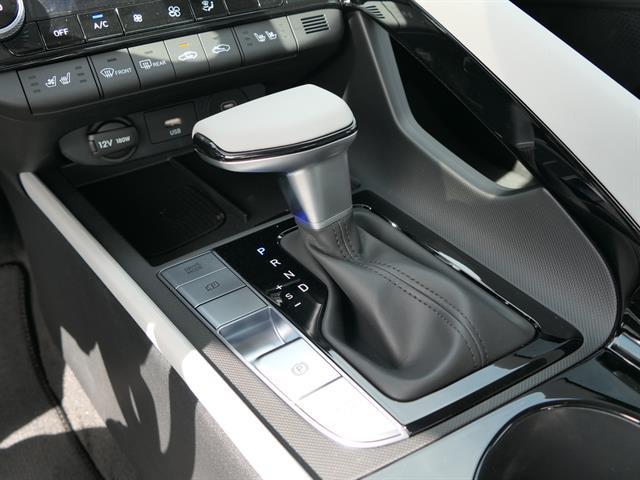 2025 Hyundai Elantra Limited - Photo 21