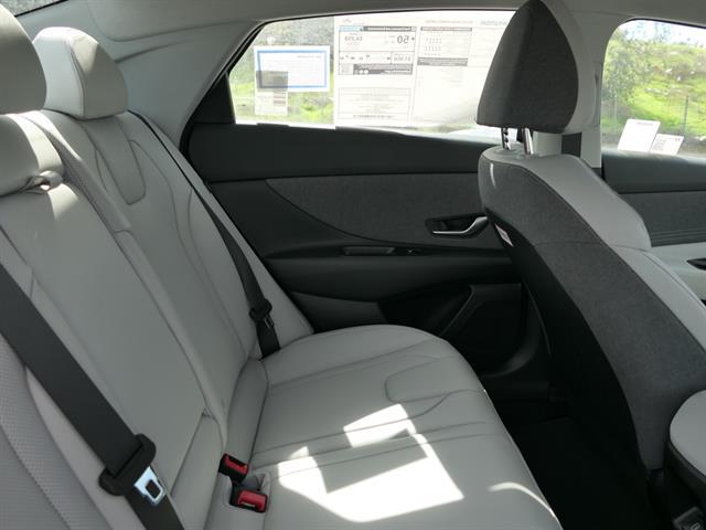 2025 Hyundai Elantra Limited - Photo 23