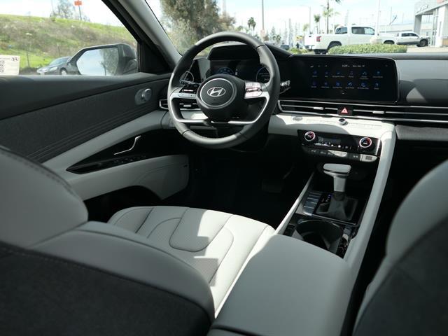 2025 Hyundai Elantra Limited - Photo 24