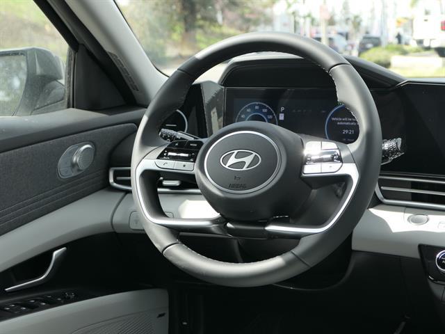 2025 Hyundai Elantra Limited - Photo 25