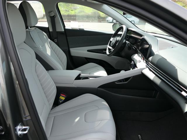 2025 Hyundai Elantra Limited - Photo 27