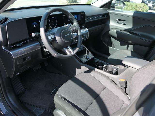 2025 Hyundai Kona EV SEL - Photo 11