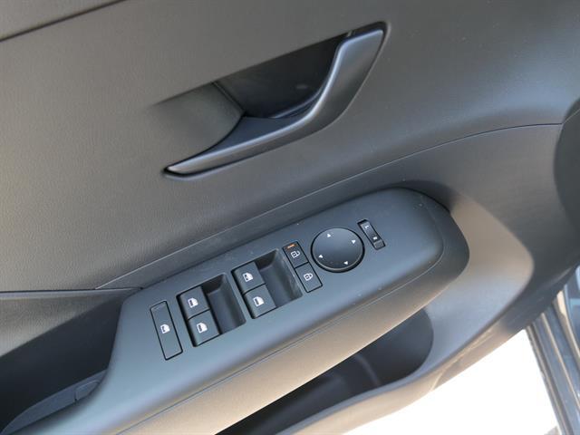 2025 Hyundai Kona EV SEL - Photo 13