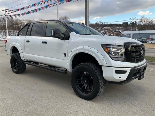 2023 Nissan TITAN Crew Cab SV 4x4