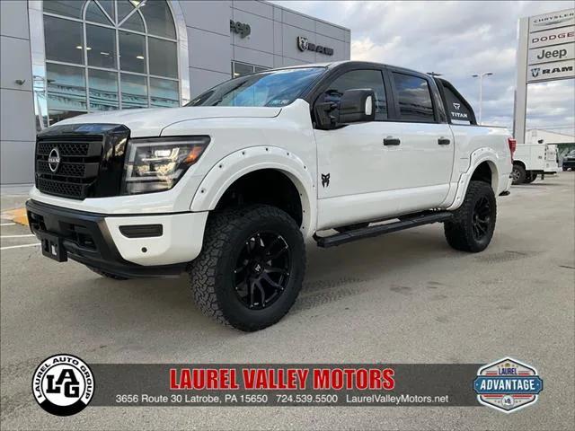 2023 Nissan TITAN Crew Cab SV 4x4