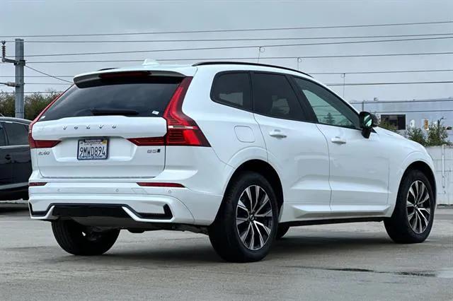 2024 Volvo XC60 B5 Core Dark Theme