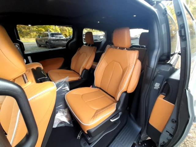 2023 Chrysler Pacifica Hybrid Pinnacle