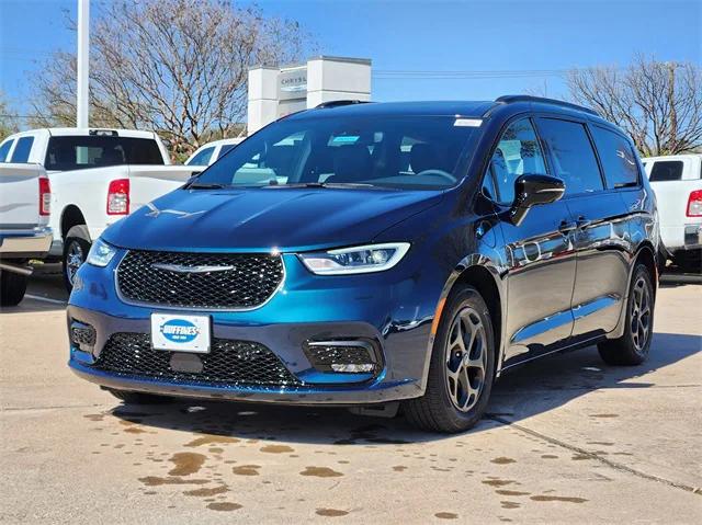 2025 Chrysler Pacifica Hybrid PACIFICA PLUG-IN HYBRID S APPEARANCE