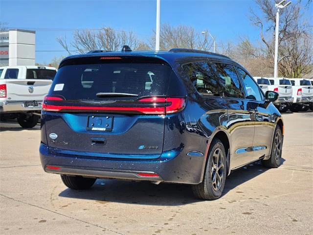 2025 Chrysler Pacifica Hybrid PACIFICA PLUG-IN HYBRID S APPEARANCE