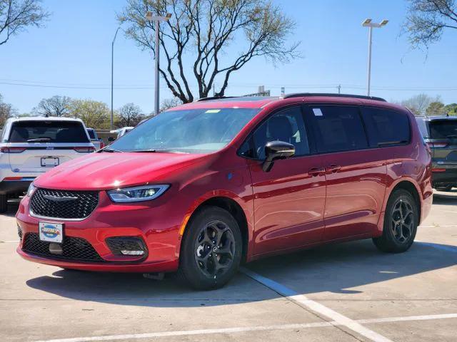 2025 Chrysler Pacifica Hybrid PACIFICA PLUG-IN HYBRID S APPEARANCE