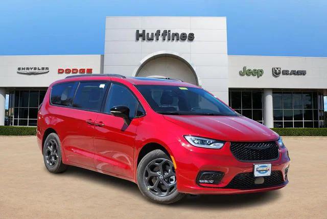 2025 Chrysler Pacifica Hybrid PACIFICA PLUG-IN HYBRID S APPEARANCE